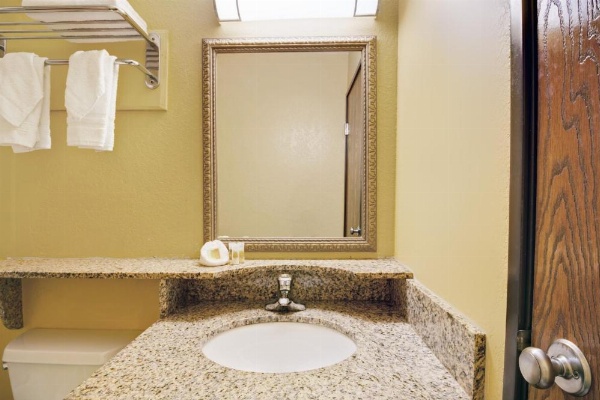 Days Inn by Wyndham Torrington image 19