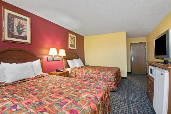 Days Inn by Wyndham Torrington image 23